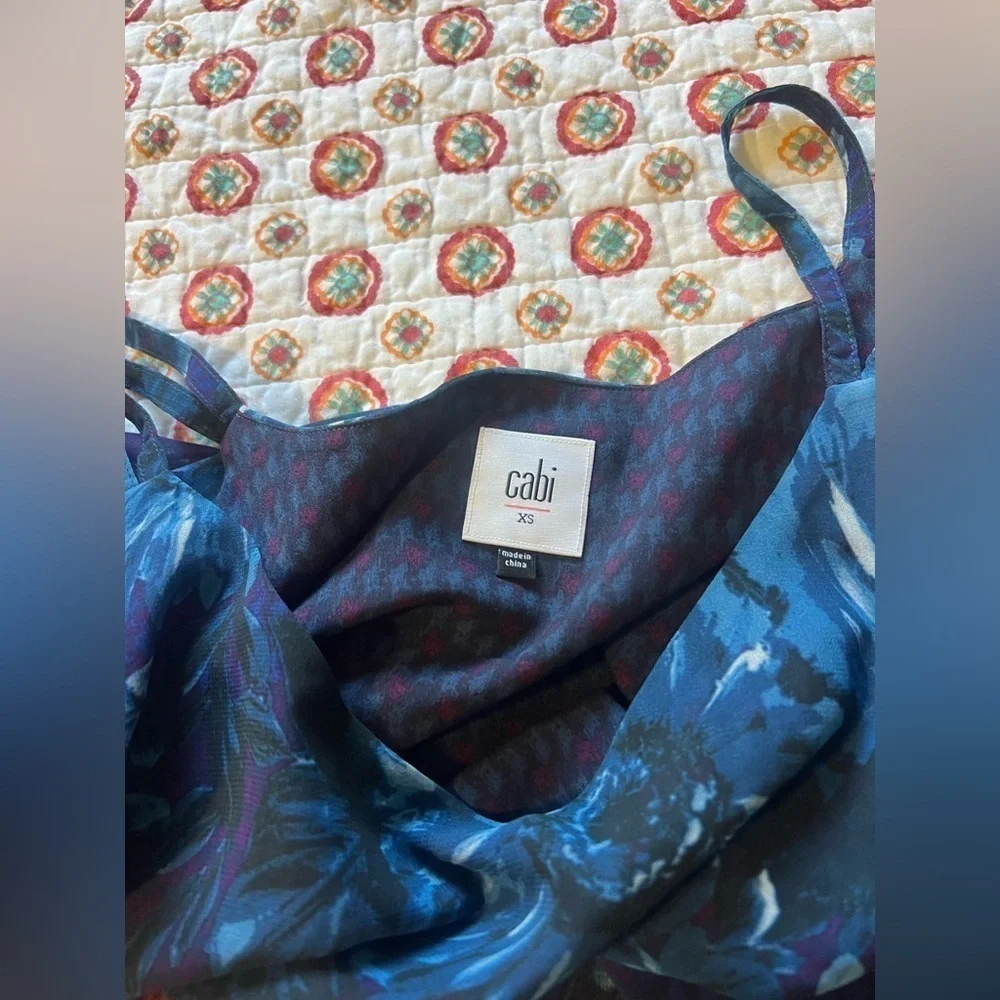 EUC Cabi Artist Camisole Blouse Floral Size XS Navy Blue
